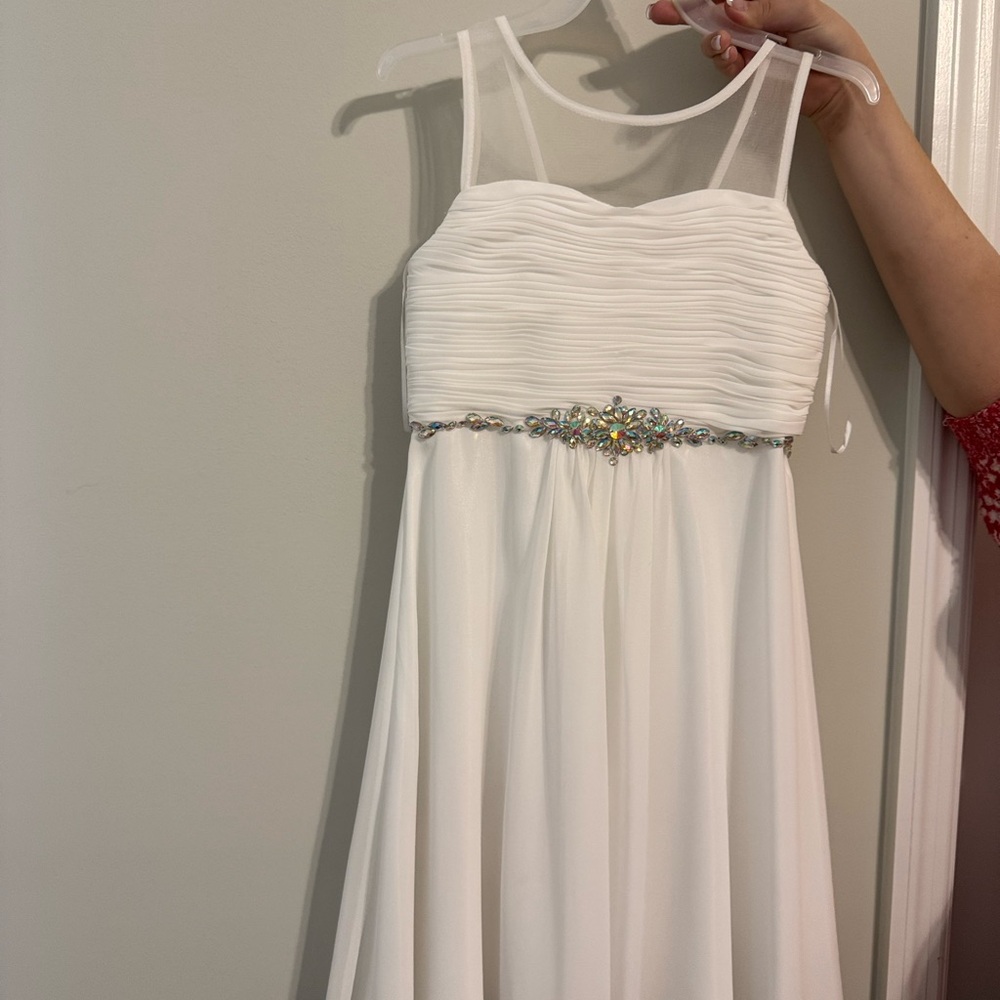 Elegant White Kids Formal Dress size 8 with corset back